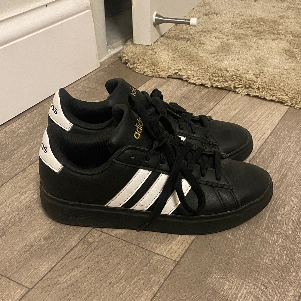 Classic Adidas Black Sneakers White Three Stripes and Gold Logo Woman Size 6